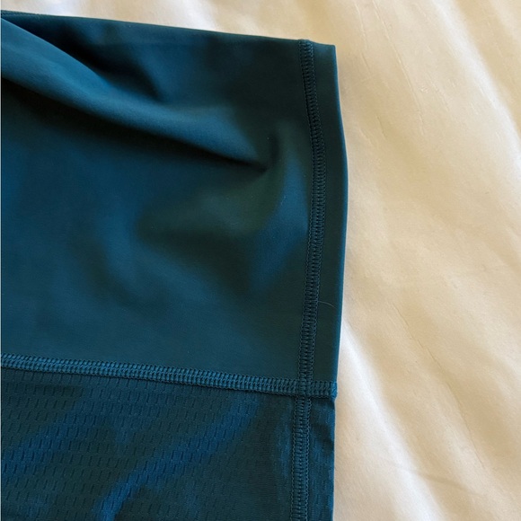 Athleta Teal Bike Shorts with zipper pockets size medium like new - Picture 5 of 6